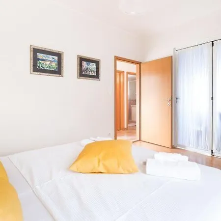 Lotea - Two-bedroom With Terrace 아파트 *