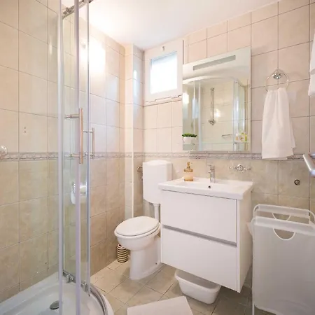 Lotea - Two-bedroom With Terrace * 챠브타트