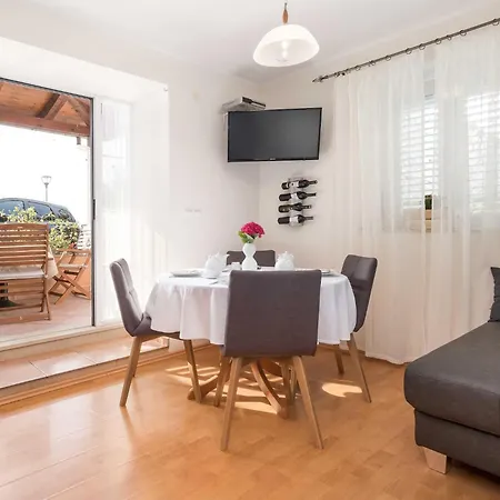 Lotea - Two-bedroom With Terrace *