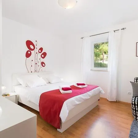 Lotea - Two-bedroom With Terrace アパート