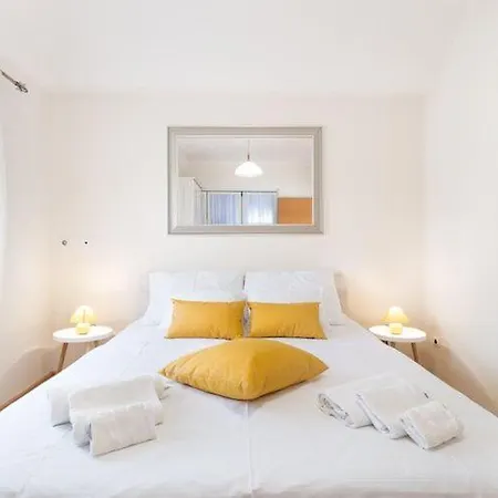 アパート Lotea - Two-bedroom With Terrace ツァヴタット