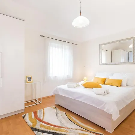 Lotea - Two-bedroom With Terrace *