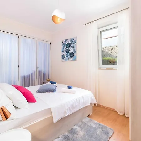 Lotea - Two-bedroom With Terrace