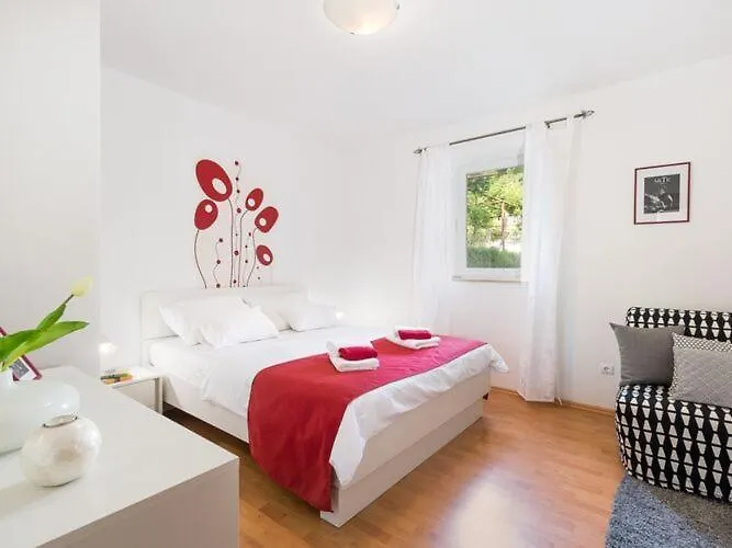 Lotea - Two-bedroom With Terrace Appartamento