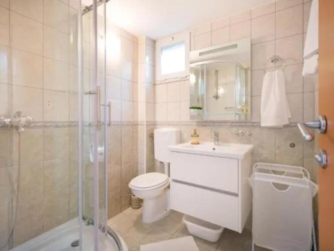 Lotea - Two-bedroom With Terrace Appartamento